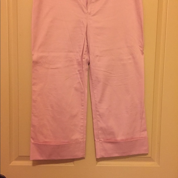 Pink capri pants with cuff - Picture 3 of 3